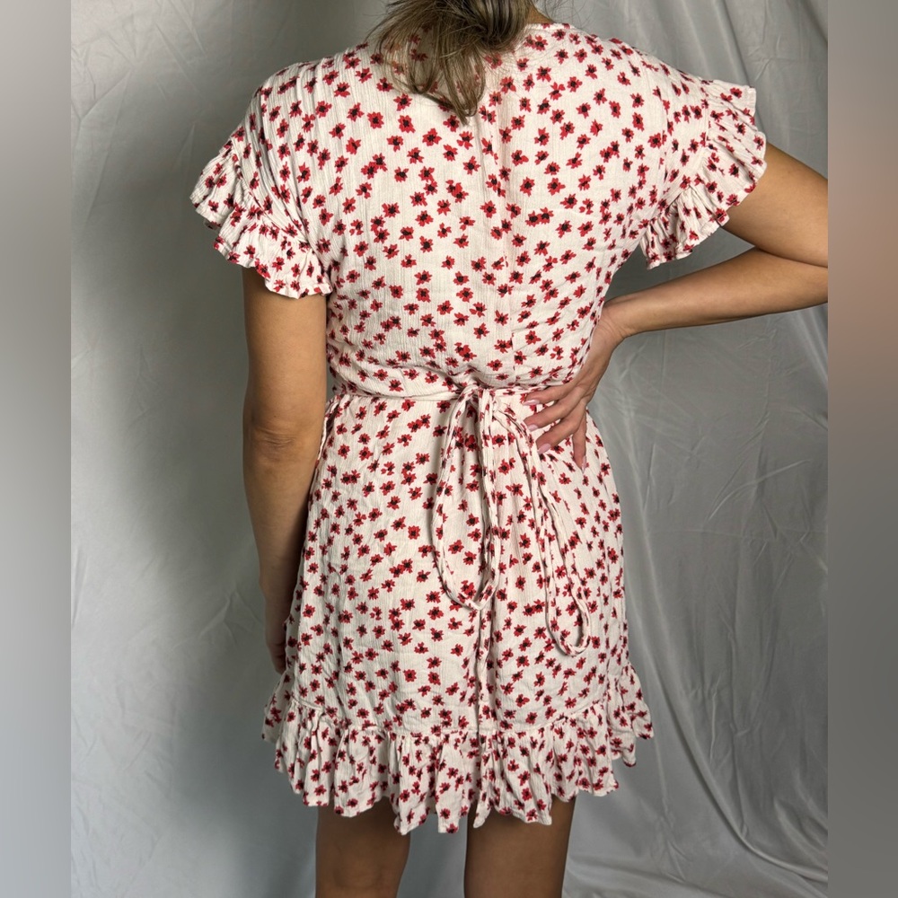 Floral Wrap Dress White Red Mini Ruffle Hem Size Small - Picture 3 of 4
